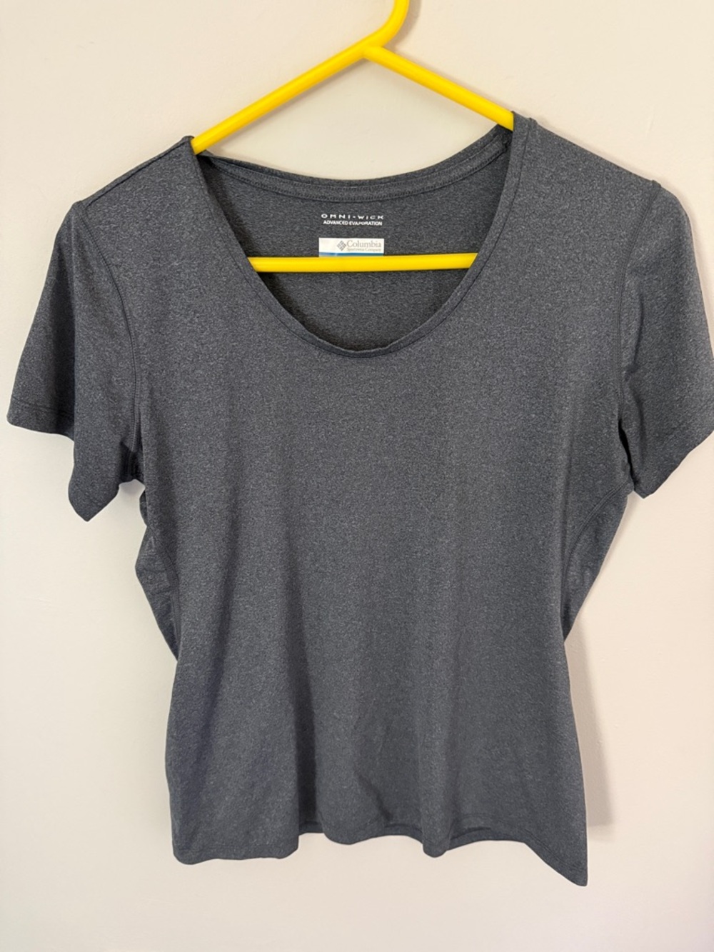 Columbia Women's Dark Gray Short Sleeve Moisture Wicking Athletic Tee